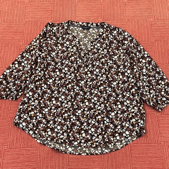 Denver Hayes Tops - Denver Hayes medium Floral lightweight Blouse